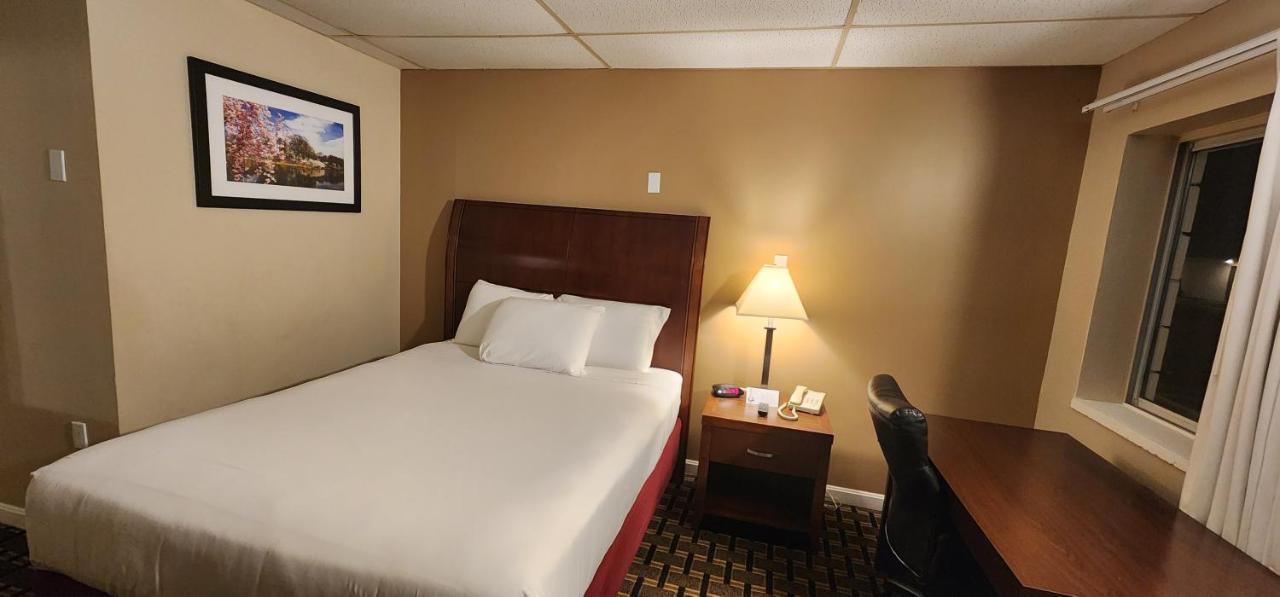 Nashoba Valley Inn & Suites Ayer Exterior photo