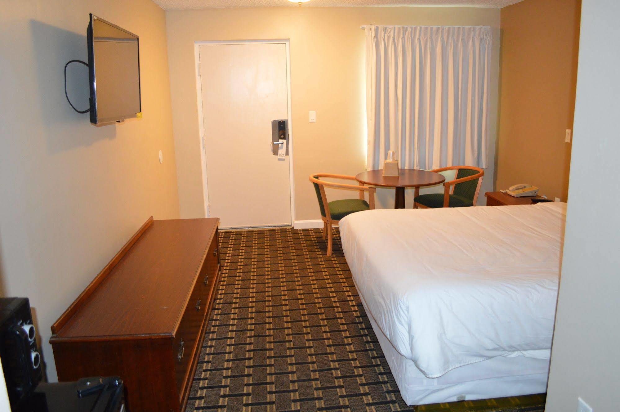 Nashoba Valley Inn & Suites Ayer Exterior photo